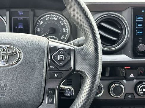 Used 2018 Toyota Tacoma TRD Sport AWD/4WD image 9