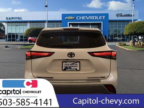 Used 2021 Toyota Highlander Platinum AWD/4WD image 4