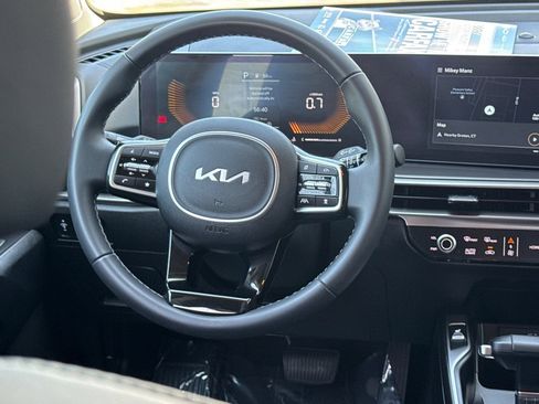 Used 2025 Kia Sorento S AWD/4WD image 13