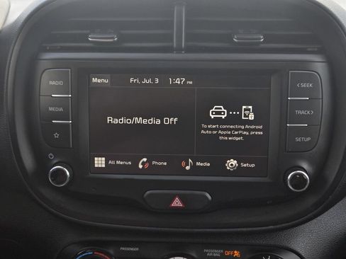 Used 2025 Kia Soul LX w/ LX Technology Package FWD image 8