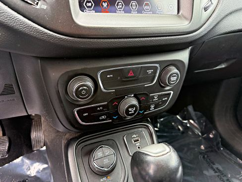 Used 2019 Jeep Compass Trailhawk AWD/4WD image 17