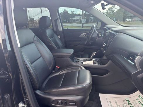Used 2021 Chevrolet Traverse LT AWD/4WD image 17