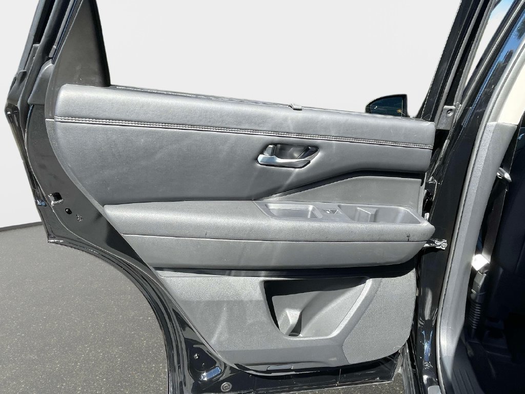 Used 2025 Nissan Pathfinder Platinum w/ Cargo Package FWD image 16