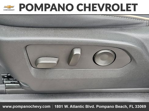 Used 2023 GMC Yukon SLT w/ SLT Premium Package image 29