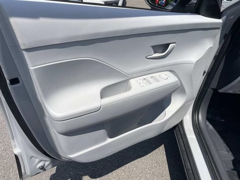 Used 2025 Hyundai Kona SEL AWD/4WD image 17