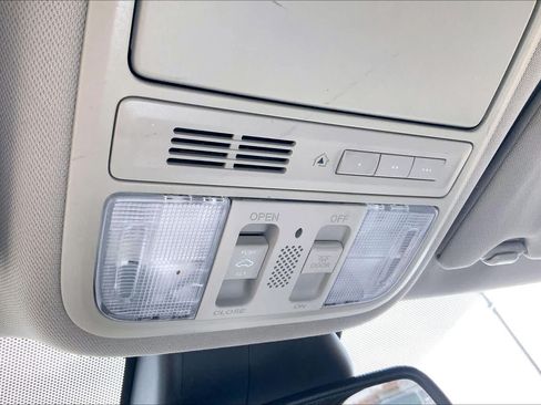 Used 2014 Honda Odyssey Touring Elite image 29