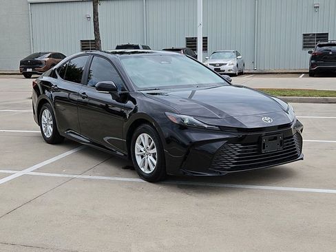 Used 2026 Toyota Camry LE w/ Convenience Package FWD image 3