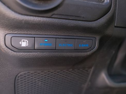 Used 2022 Jeep Wrangler Unlimited Sahara w/ Cold Weather Group AWD/4WD image 25