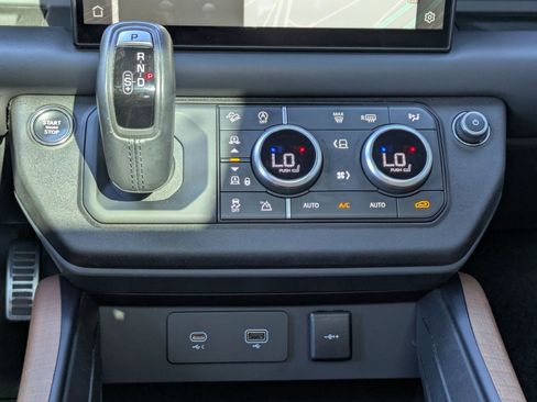 Used 2023 Land Rover Defender 110 X AWD/4WD image 19
