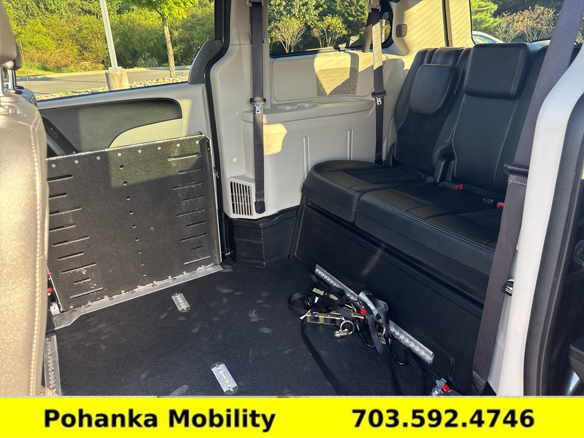 Used 2017 Dodge Grand Caravan SXT FWD image 11