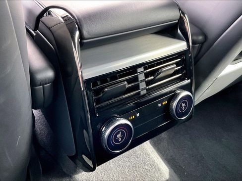 Used 2024 Land Rover Range Rover Sport Dynamic SE image 34