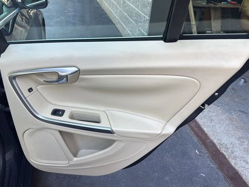 Used 2015 Volvo S60 T5 Premier image 11