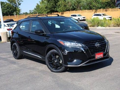 Certified 2022 Nissan Kicks SR w/ Interior Electronics Package FWD image 2