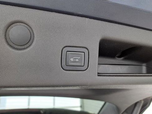 Used 2019 Chevrolet Equinox Premier FWD image 30