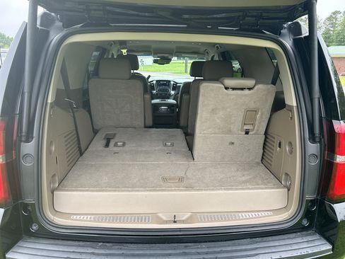 Used 2019 Chevrolet Tahoe LT image 17