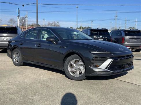 New 2026 Hyundai Sonata SE FWD image 1
