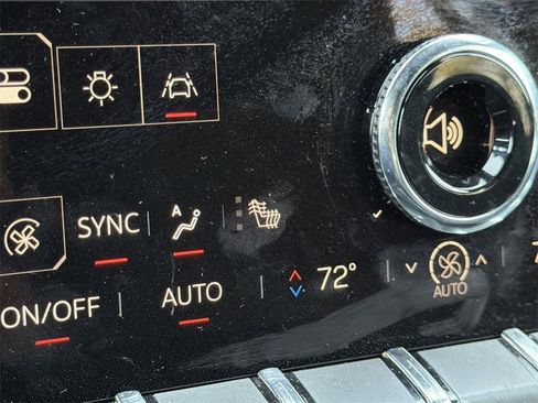 Used 2025 GMC Acadia Elevation image 17