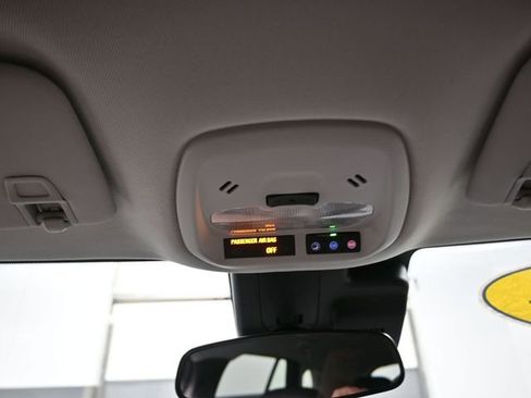 Used 2024 Chevrolet Trax LT w/ LT Convenience Package FWD image 12