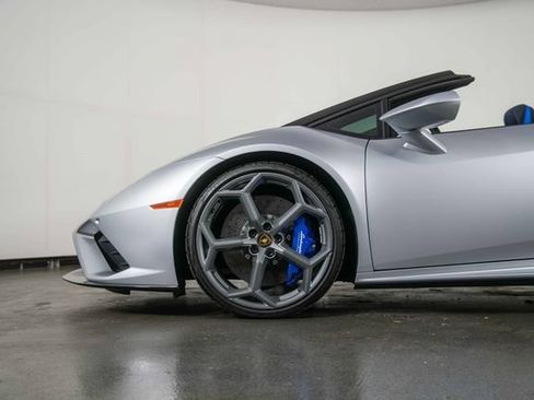 Used 2023 Lamborghini Huracan EVO RWD image 12