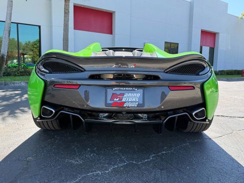 Used 2018 McLaren 570S Spider image 19