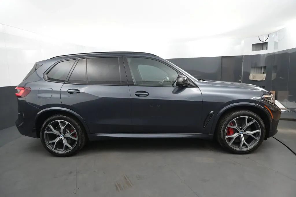 Used 2021 BMW X5 M50i AWD/4WD image 6