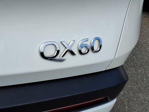 Certified 2025 INFINITI QX60 Luxe w/ Vision Package FWD image 9