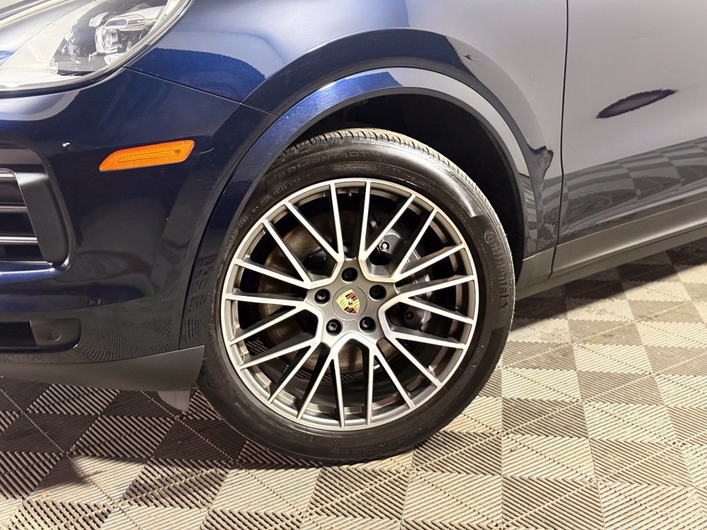 Used 2022 Porsche Cayenne Platinum Edition AWD/4WD image 2