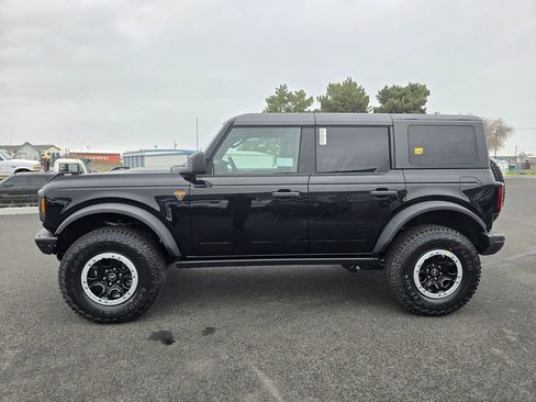 New 2026 Ford Bronco Badlands image 3