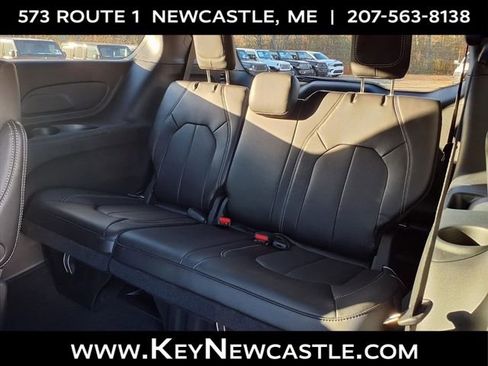 New 2026 Chrysler Pacifica Select image 14