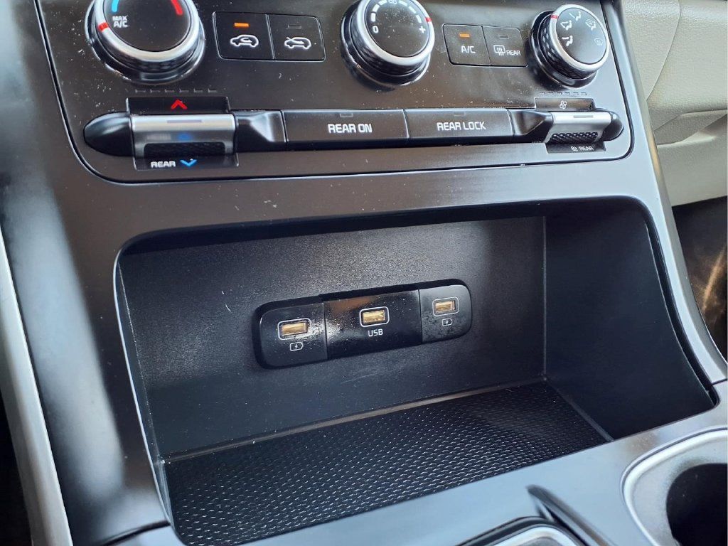 Used 2023 Kia Carnival LX FWD image 13