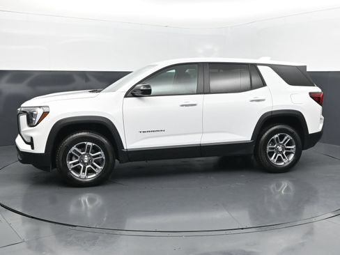 Used 2026 GMC Terrain Elevation FWD image 2