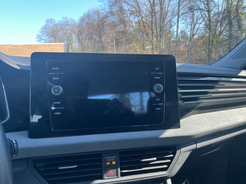 Used 2025 Volkswagen Jetta SE image 17