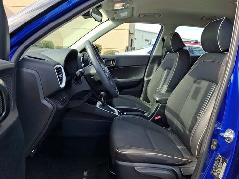 Used 2024 Hyundai Venue Limited image 12