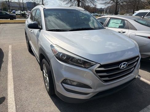 Used 2018 Hyundai Tucson SEL image 2