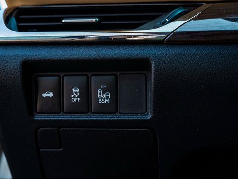 Used 2015 Toyota Avalon XLE Touring FWD image 17