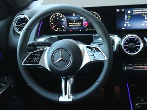 New 2026 Mercedes-Benz GLB 250 4MATIC image 17