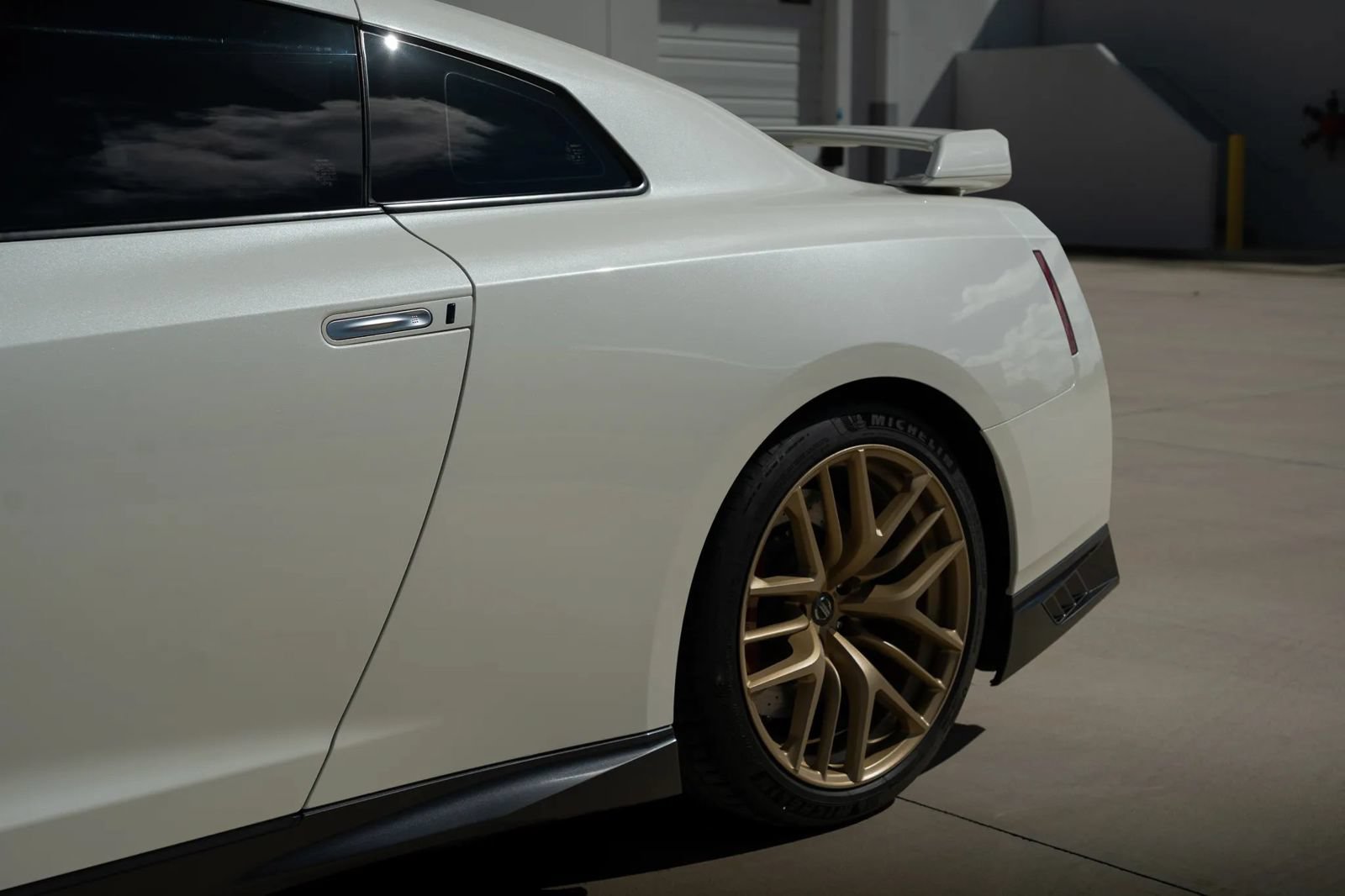 Used 2017 Nissan GT-R Premium w/ Premium Interior Package AWD/4WD image 57