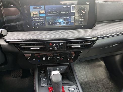 New 2025 Nissan Kicks SR w/ SR Premium Package image 16