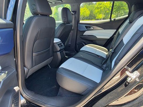 Certified 2024 Chevrolet Equinox EV LT FWD image 31