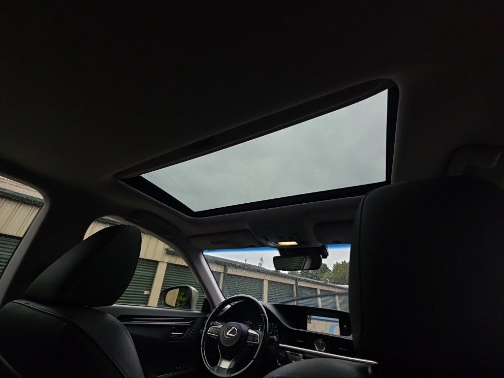 Used 2018 Lexus ES 300h FWD image 23