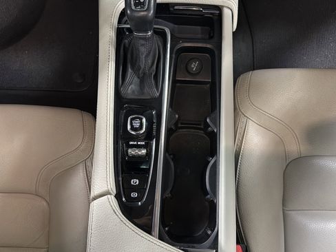 Used 2018 Volvo V90 T6 Cross Country w/ Convenience Package AWD/4WD image 39