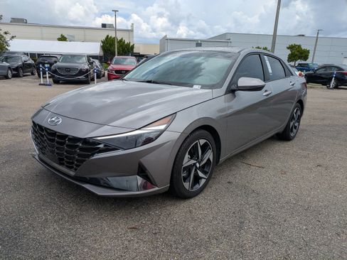 Used 2023 Hyundai Elantra Limited FWD image 9