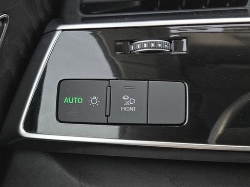Used 2023 Audi Q8 Premium Plus image 12
