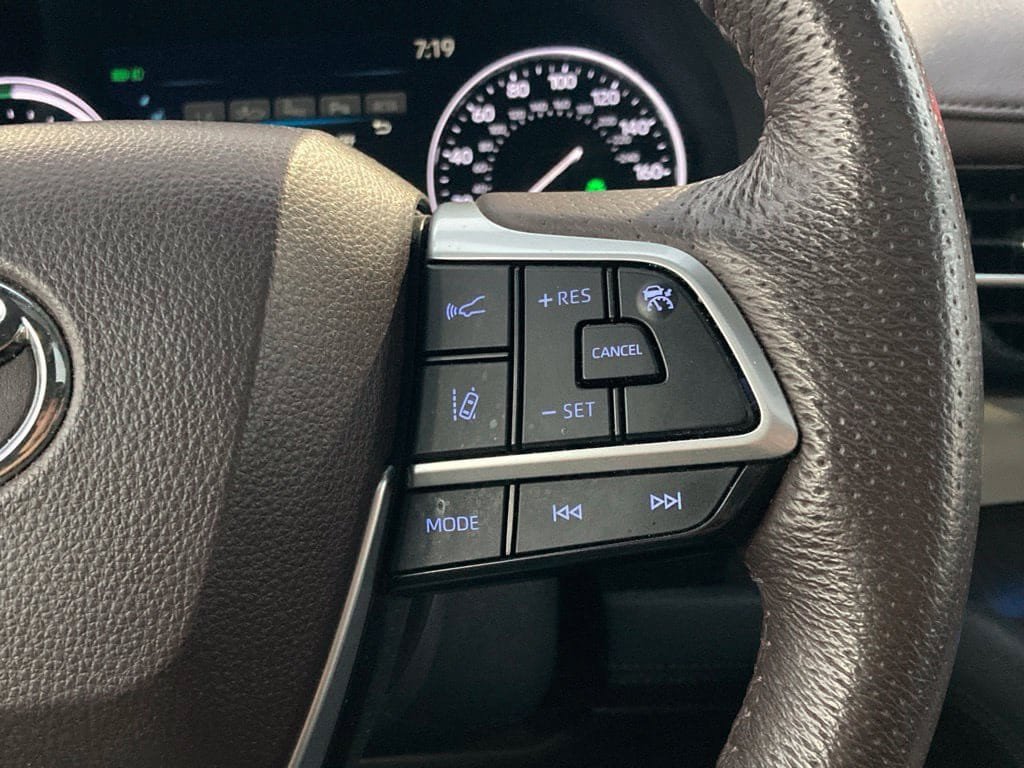 Certified 2024 Toyota Sienna Platinum FWD image 17