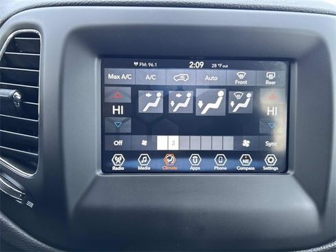 Used 2019 Jeep Compass Latitude image 31