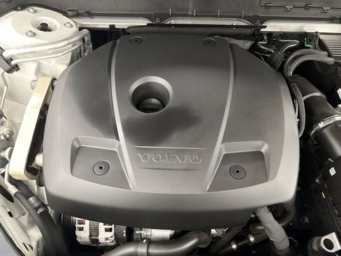 Used 2020 Volvo XC90 T5 Momentum image 25