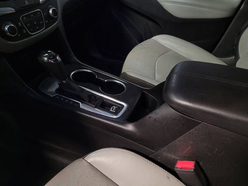 Used 2018 Chevrolet Equinox Premier FWD image 26