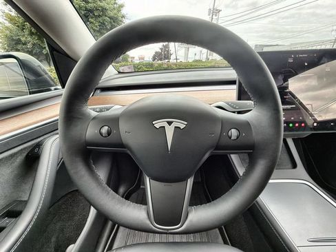 Used 2024 Tesla Model Y Long Range RWD image 23