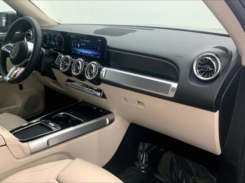 Used 2026 Mercedes-Benz GLB 250 image 11