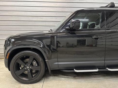 Used 2020 Land Rover Defender 110 HSE image 3